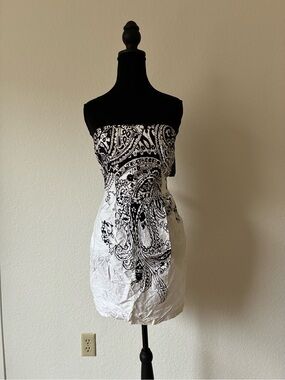 black sleeveless mini dress Sleeveless flare mini dress Black Black / Small